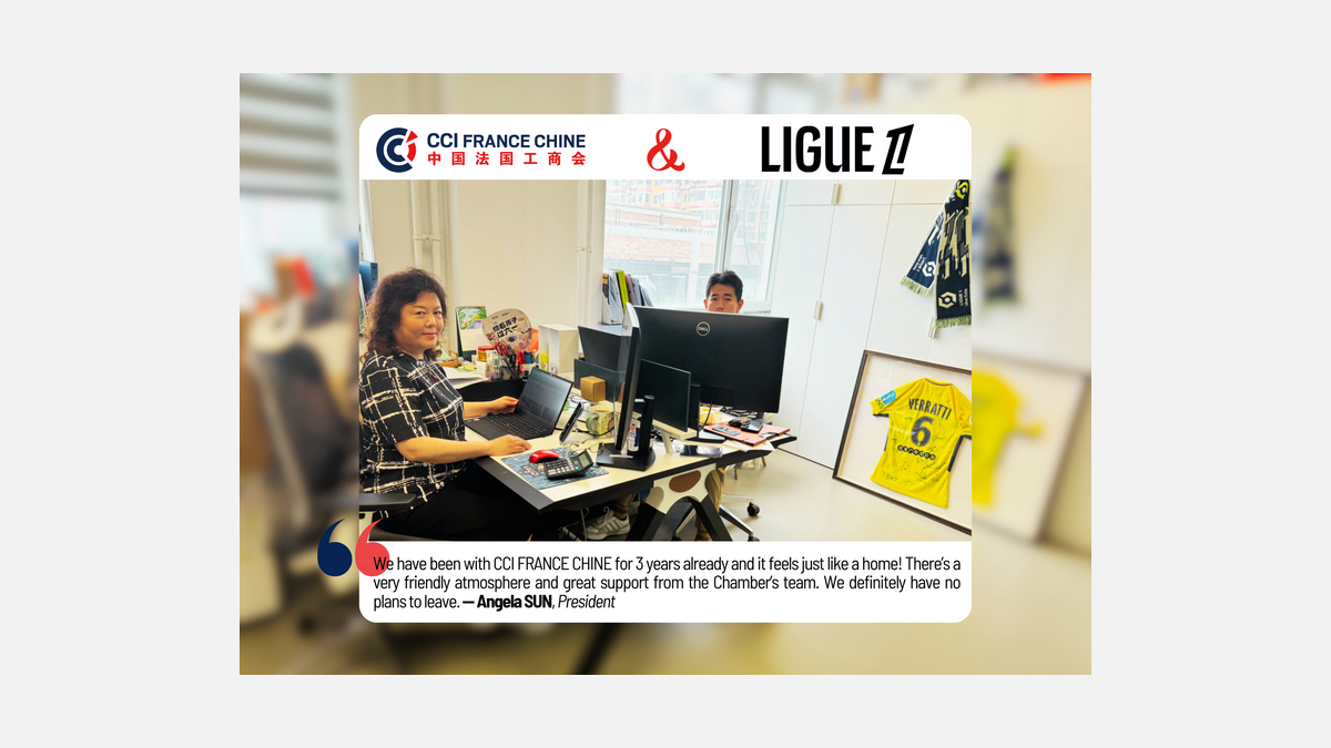 Banner showcasing a Le Booster private office solution in Beijing, featuring an equipped workspace, professionals in a collaborative environment, and information about flexible office solutions.