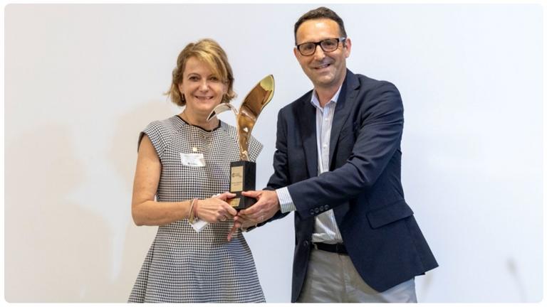Caroline Penard, our General Director (at the left of the photo), received this award on behalf of the chamber