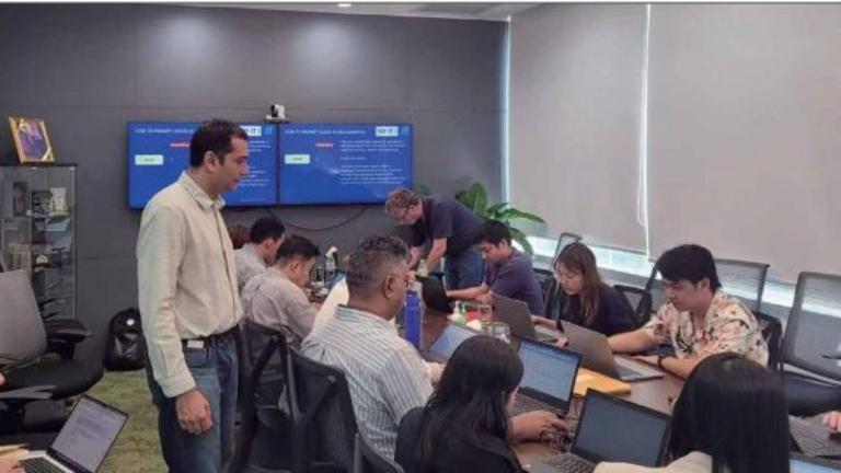 Stéphane Monsallier presenting to a team at the System in Motion office